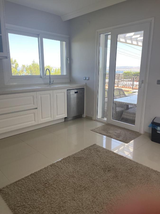 Luxury Villa With Amazing View, Кешме Экстерьер фото