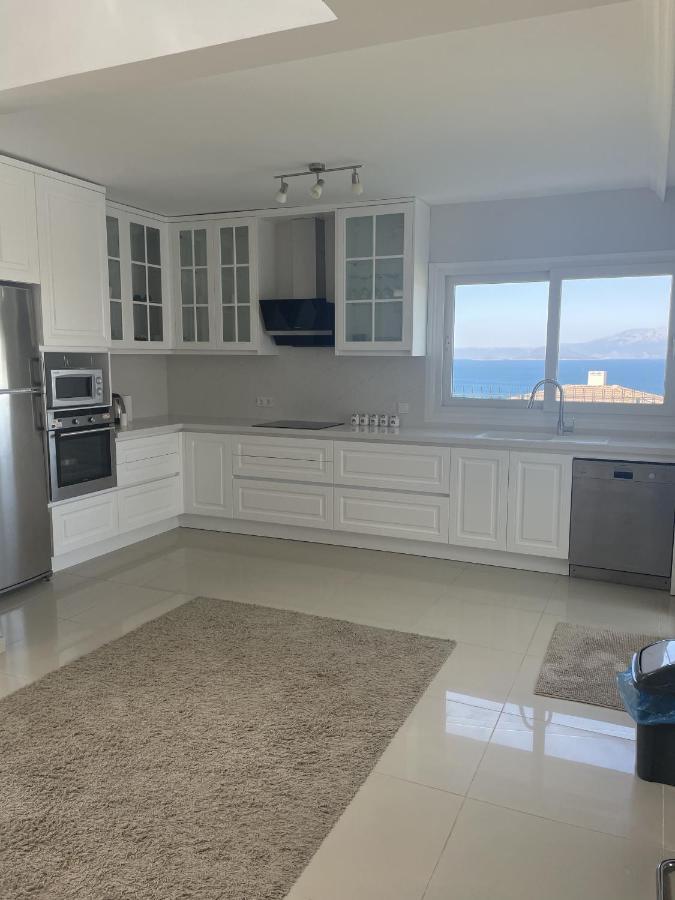 Luxury Villa With Amazing View, Кешме Экстерьер фото