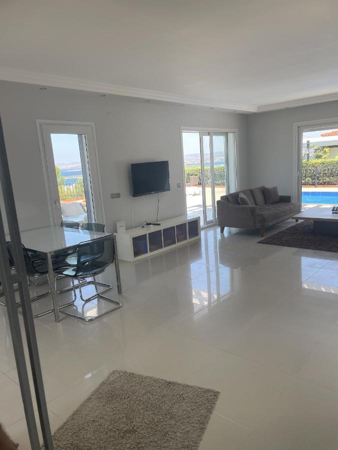 Luxury Villa With Amazing View, Кешме Экстерьер фото