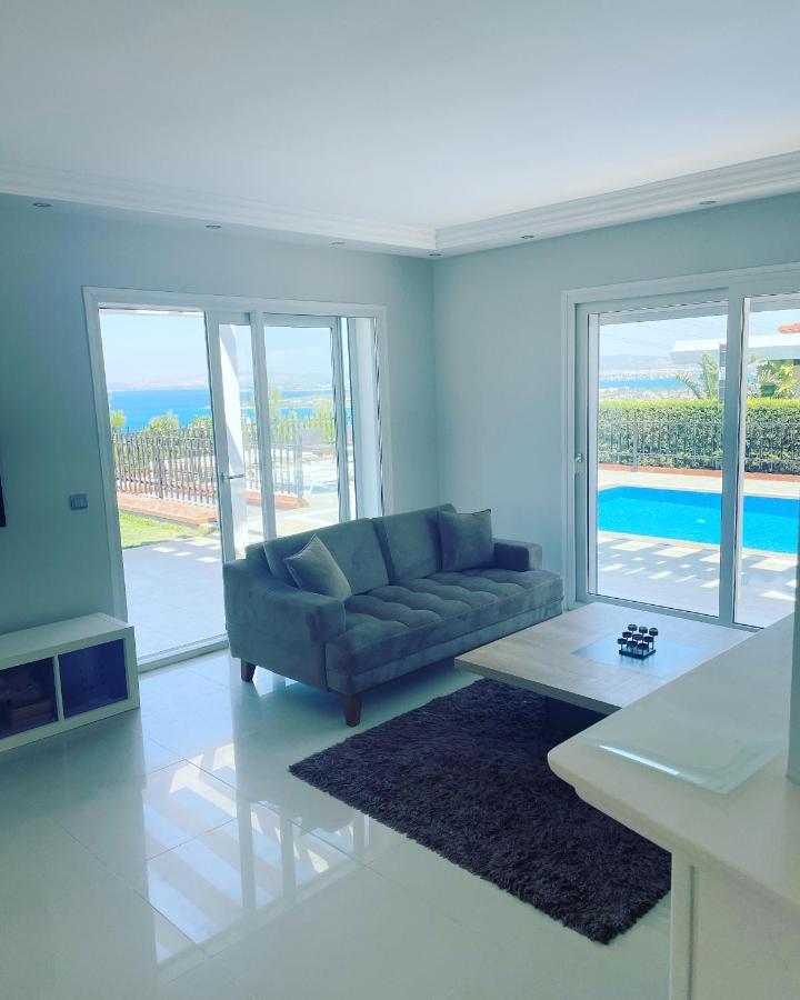 Luxury Villa With Amazing View, Кешме Экстерьер фото